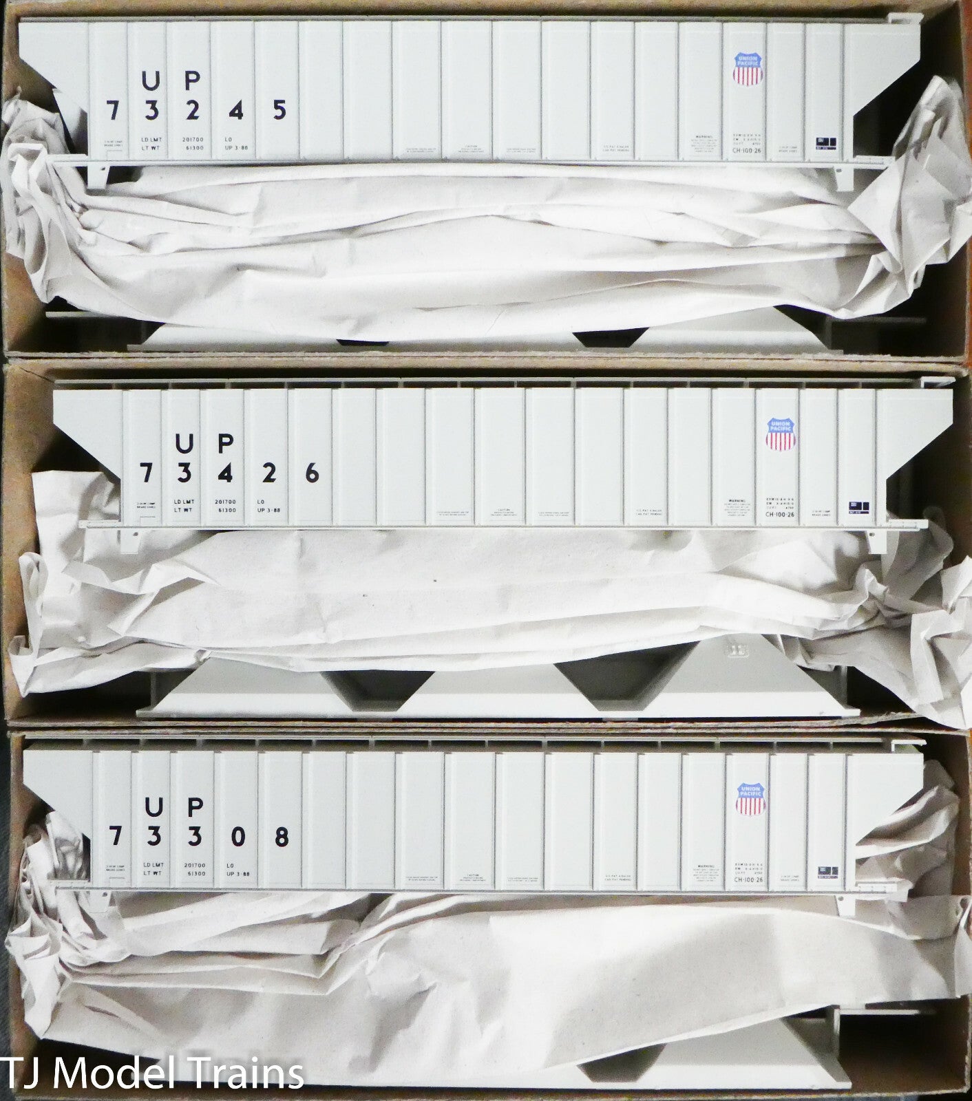 Accurail HO #8138 Union Pacific (3 Pack) Pullman Standard Cov'd Hopper (Kits)