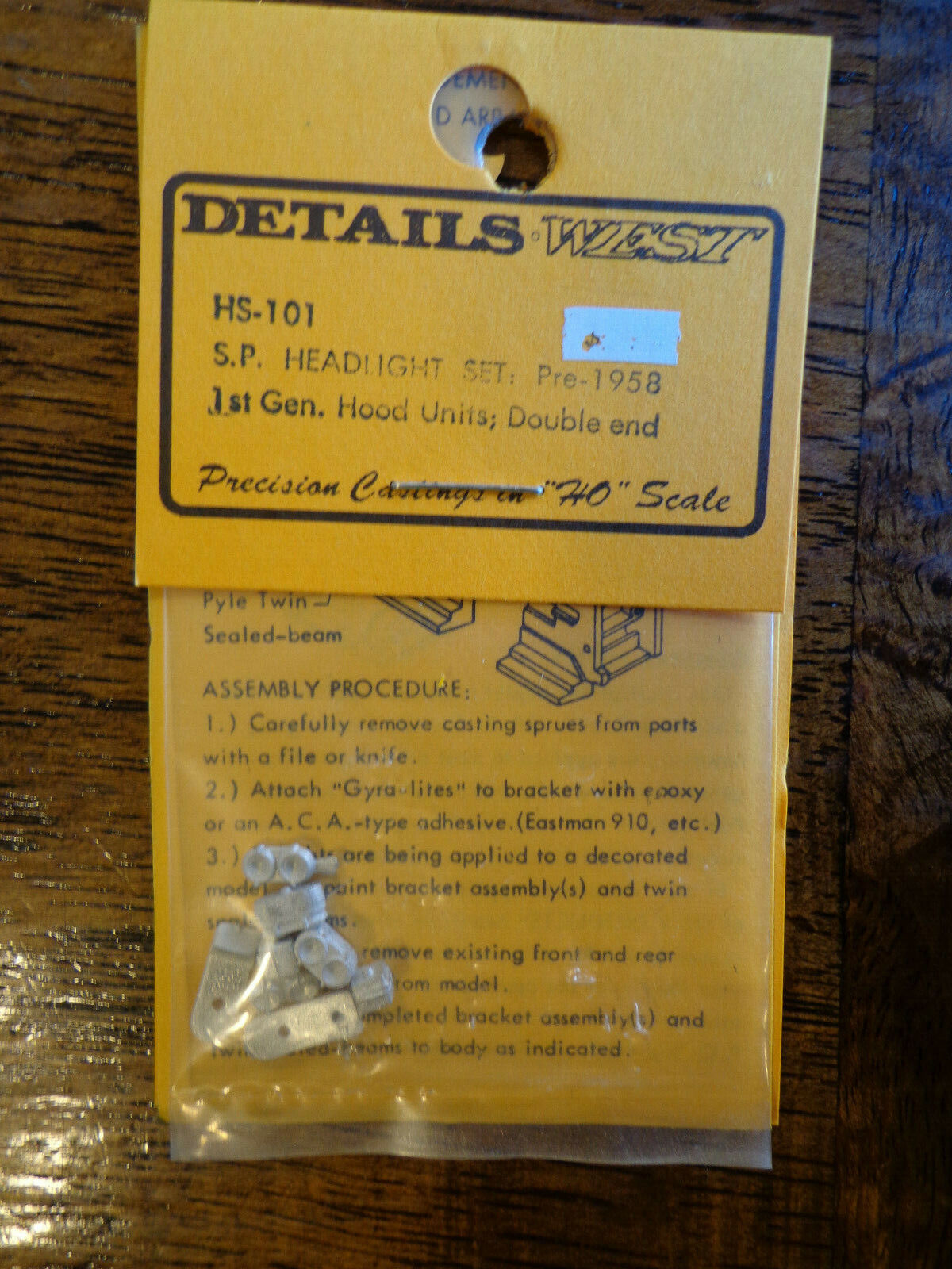 Details West HO #101 SP Headlight Set / 1st Gen, Hood Unit (1:87th Scale)