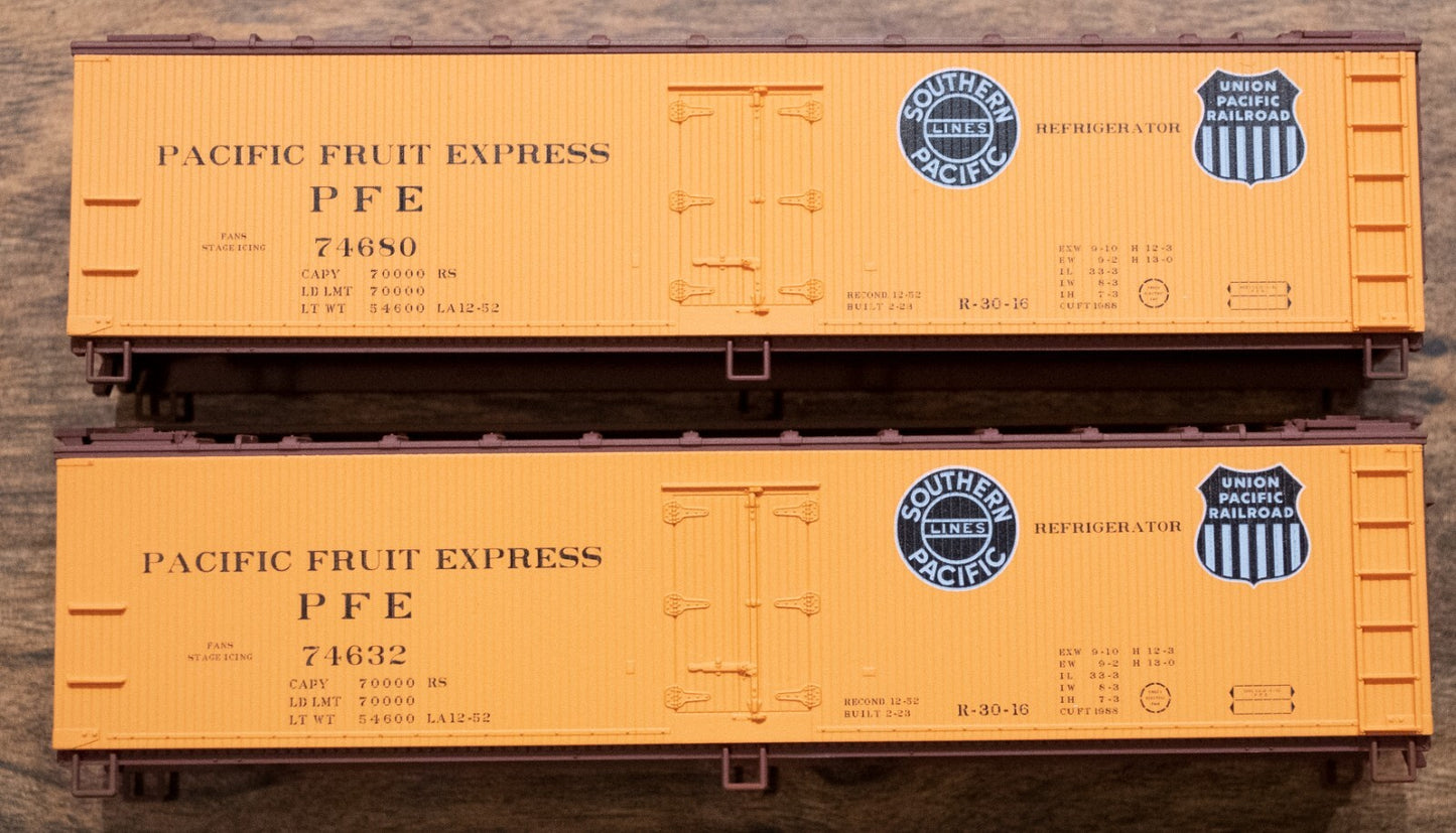 Accurail HO #1220 Pacific Fruit Express 40' Wood Reefer 2-car set