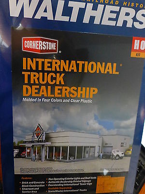 Walthers Cornerstone HO #4025 International Truck Dealership -- Kit form