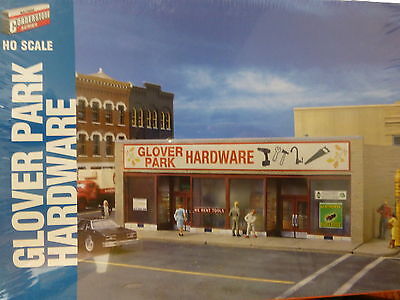 Walthers Cornerstone HO #933-3465 Glover Park Hardware K9 (Building Kit)
