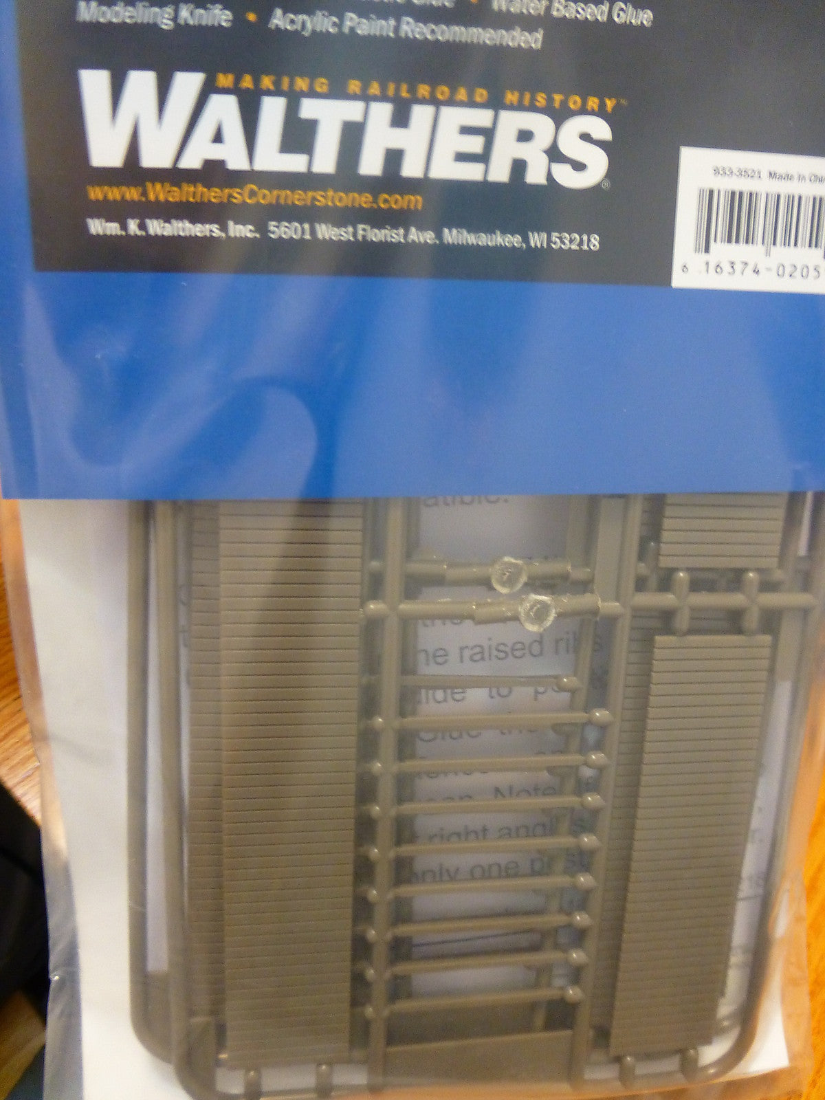 Walthers Cornerstone HO #933-3521 Wood Fencing (kit) Molded plastic one color