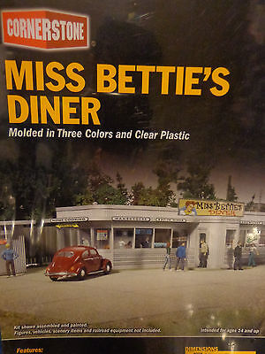 Walthers Cornerstone HO #2909 Miss Bettie's Diner (kit)