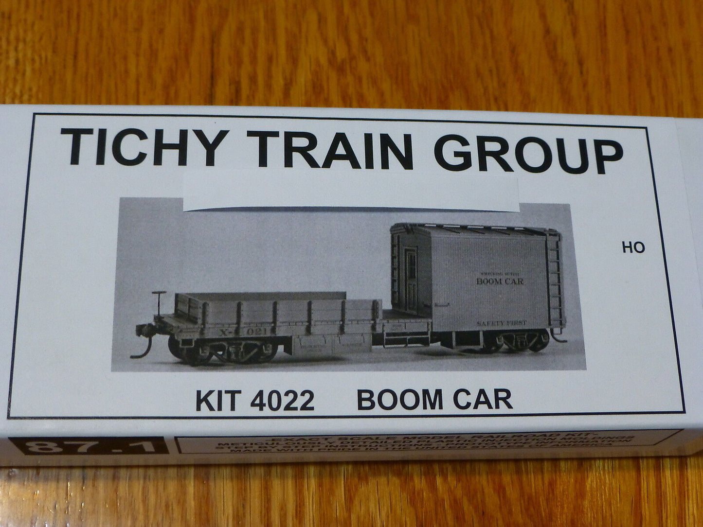 Tichy Train Group #4022  / 40' Boom Flatcar - Kit -- Undecorated