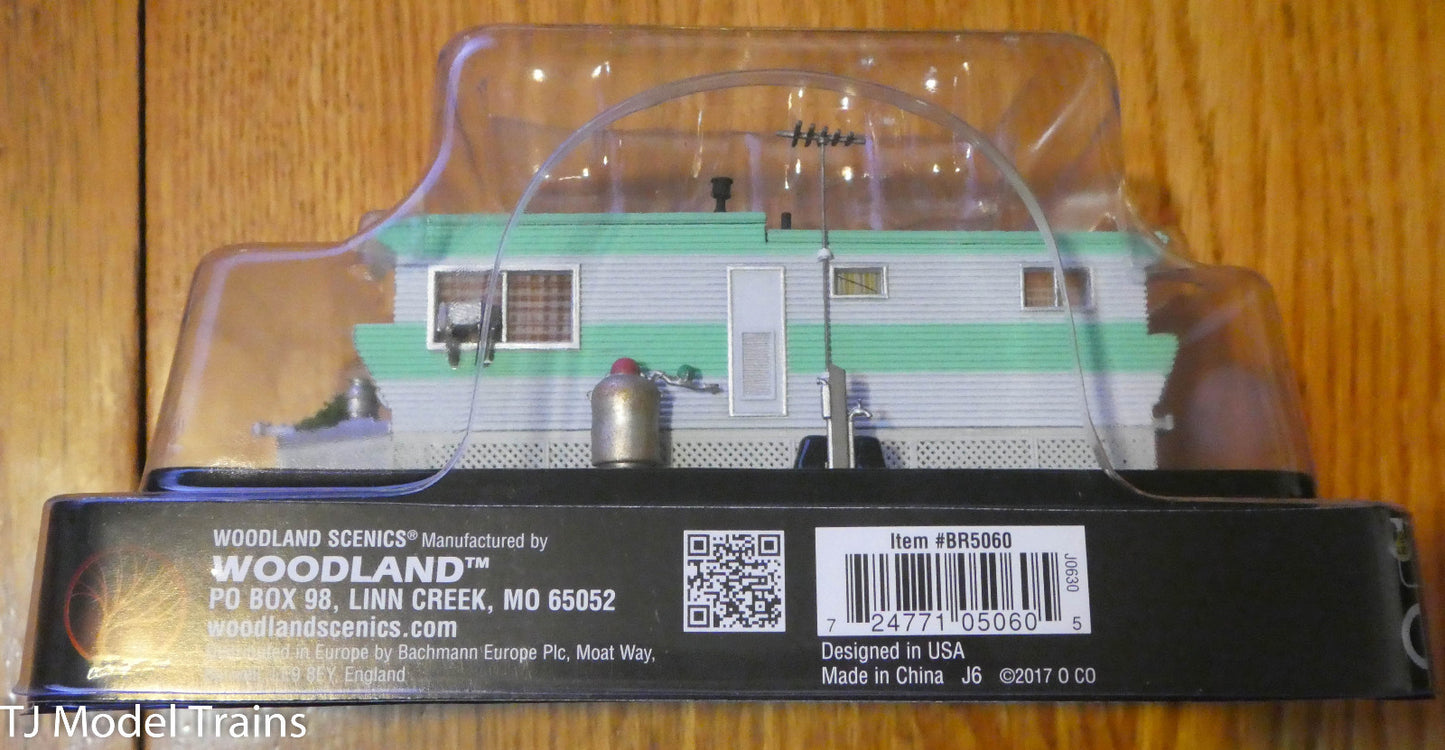 Woodland Scenics HO #5060 Grillin' & Chillin'- Built & Ready Landmark Structures
