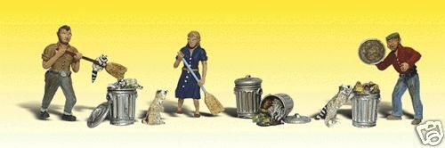 Woodland Scenics N #2158  -  People & Pesky Raccoons