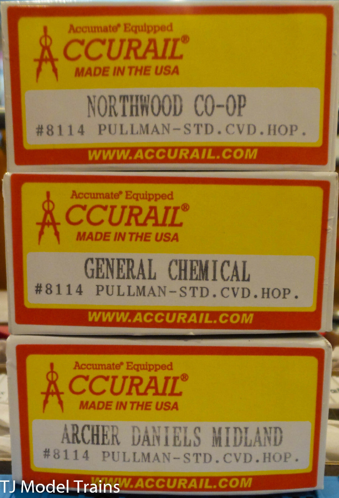 Accurail HO #8114 Pullman Standard Covered Hoppers