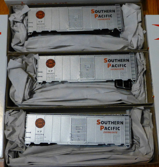 Accurail HO #8003 (3 Pack) 40' sgl Door Box/ SP