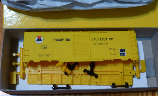 Accurail HO #1996 (40' Box) Vesuvius