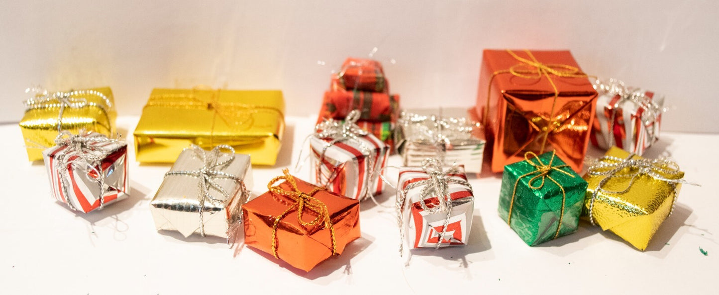 Lionel #6-26368 GONDOLA WITH TREES AND PRESENTS