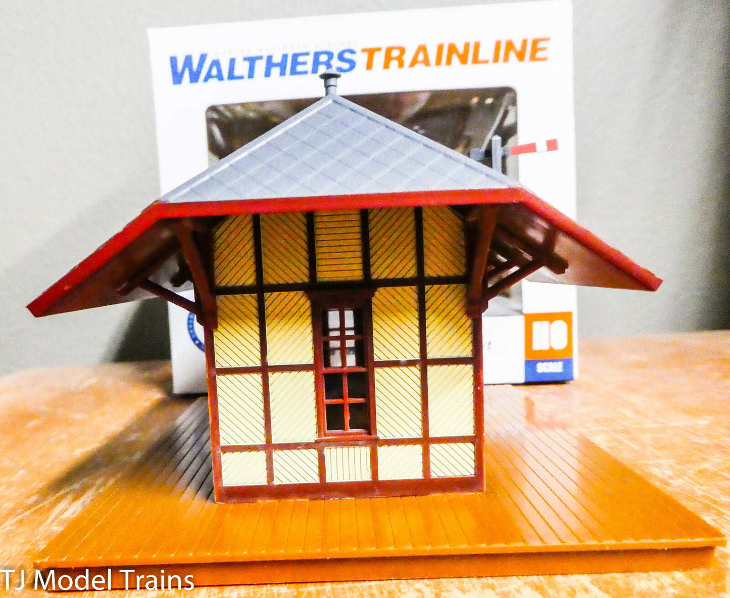 Walthers Trainline HO #931-811 Victoria Springs Station (Built-Up) Ready (1:87th