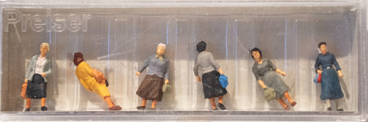 Preiser HO #10365 Spectators -- Female Commuters pkg(6)