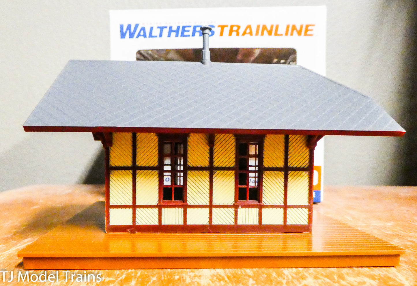 Walthers Trainline HO #931-811 Victoria Springs Station (Built-Up) Ready (1:87th