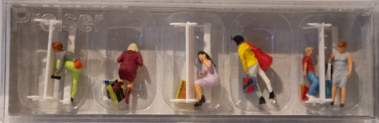 Preiser #10738 Shopping People on Park Bench -- pkg(6)