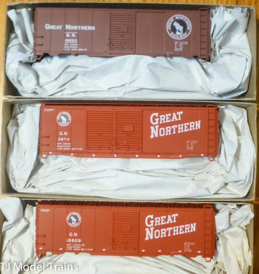 Accurail HO #8084 Great Northern (3 PACK)  40' Steel Boxcar Kits