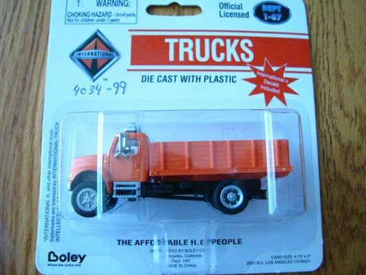 Boley HO #185-403499 International 2-Axle Long Closed Stakebed Truck