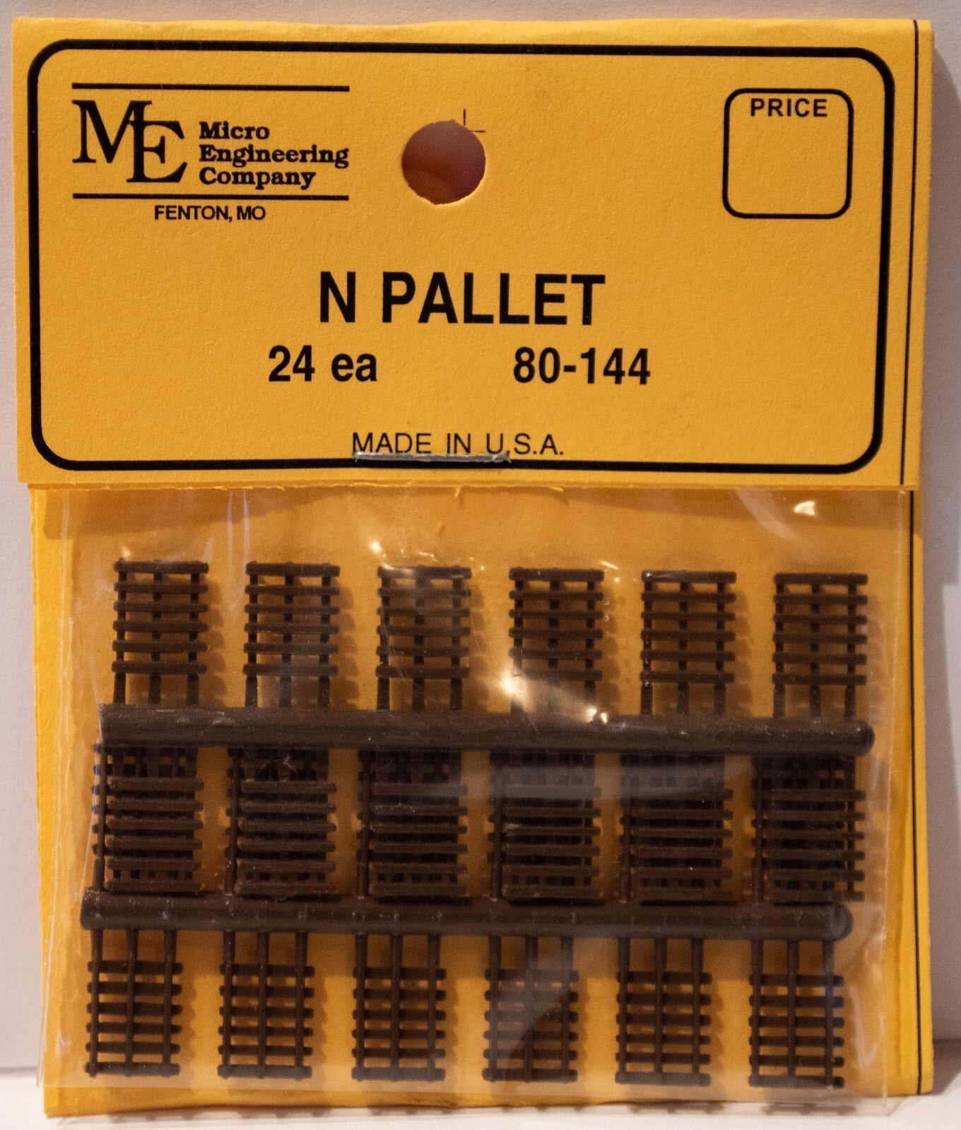 Micro Engineering Company  #80-144 Plastic Pallets pkg(24)