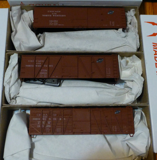 Accurail HO #8028 40' Wood Boxcar - kit - Chicago & North Weste (3 Pack)