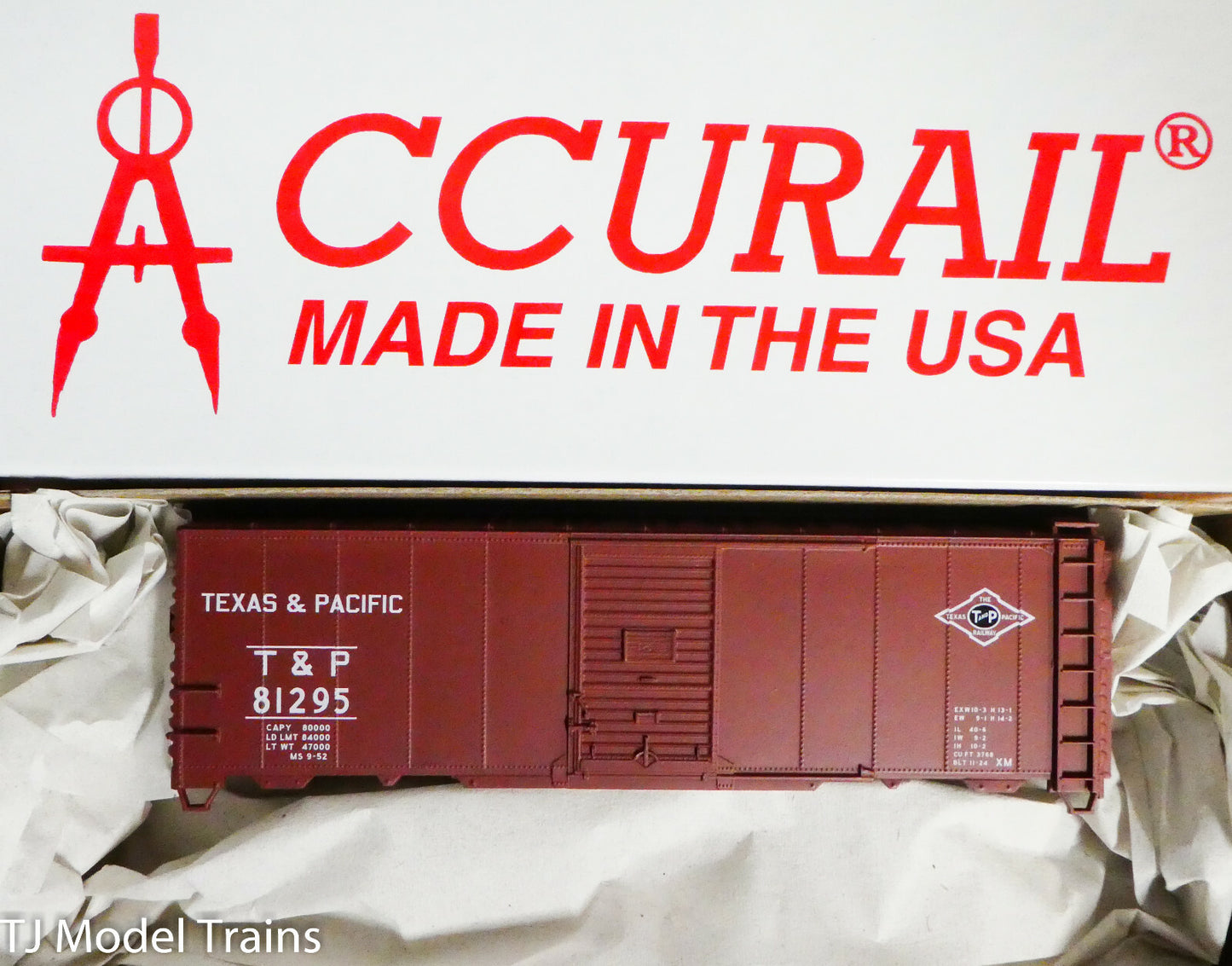 Accurail HO #3563 Texas & Pacific (40' Single Door Riveted Steel Boxcar) NEW
