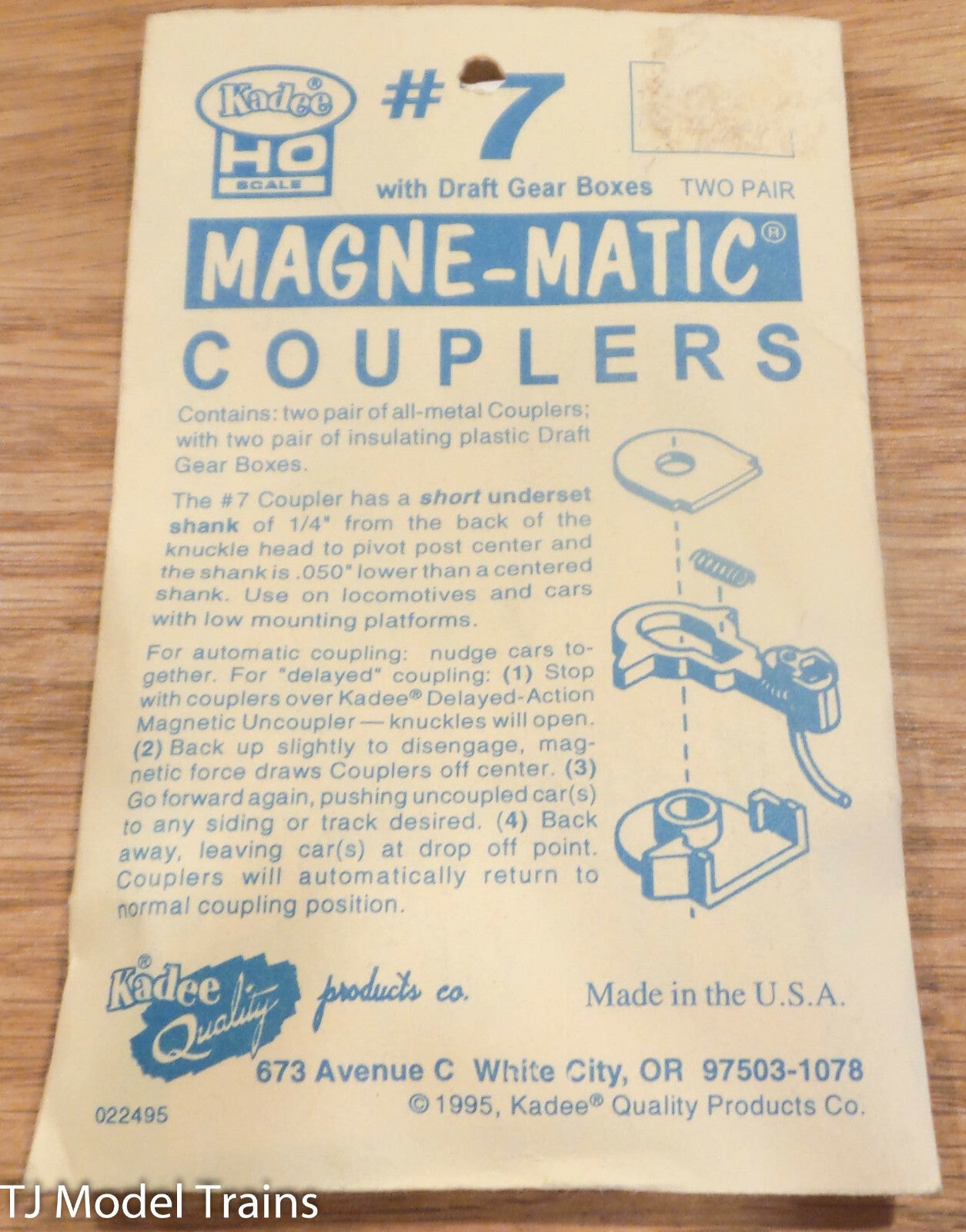 Kadee HO #7 Coupler with Draft Gear Boxes  Short underset shank 1/4"