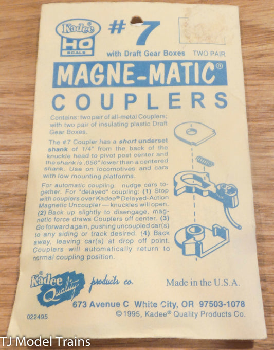 Kadee HO #7 Coupler with Draft Gear Boxes  Short underset shank 1/4"