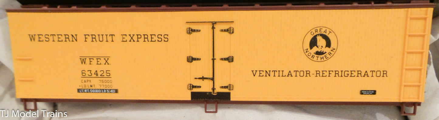 Accurail HO #8110 Great Northern 40' Boxcar & Reefer (3 Car Set)