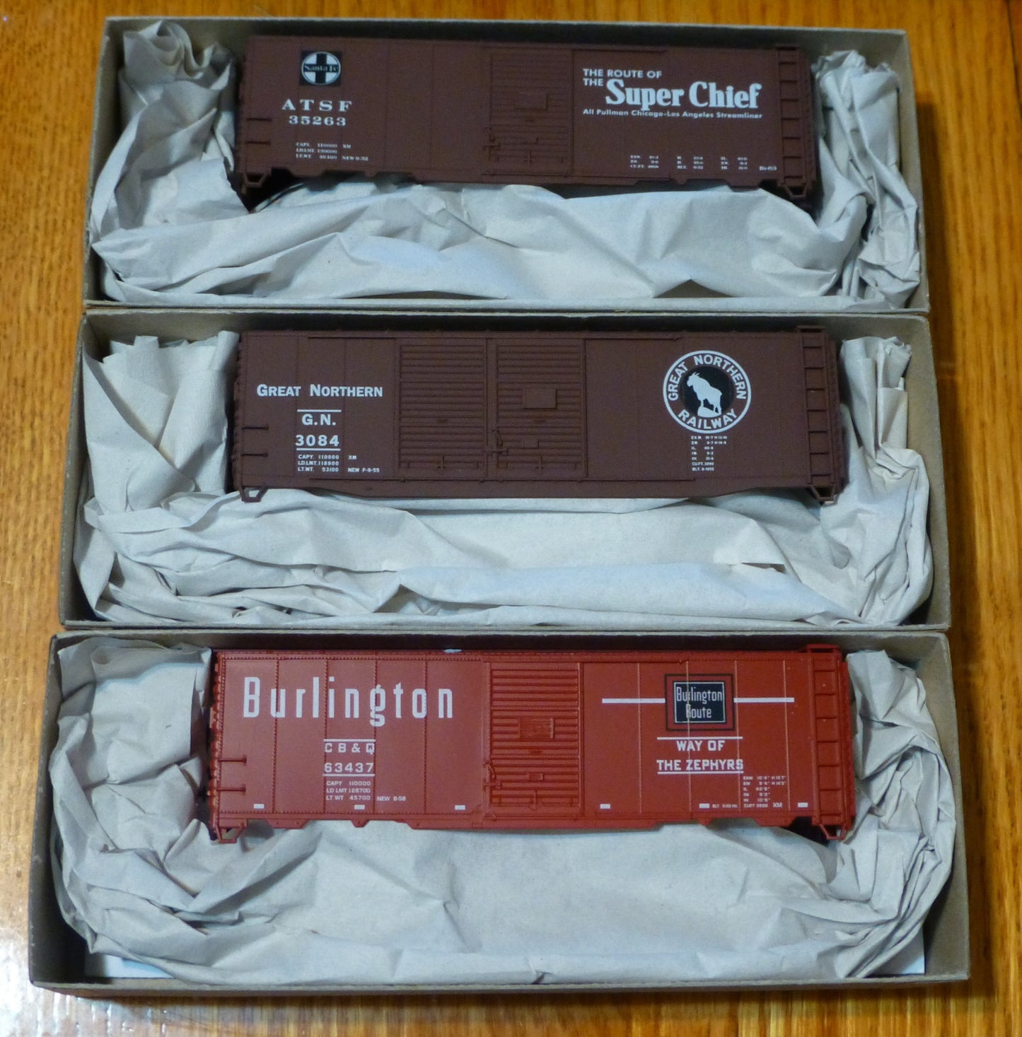 Accurail HO #3386 (3 Pack) 40'/Fallen Flags/AAR Box/BNSF (Plastic Kits)