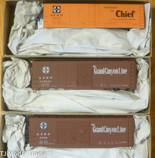 Accurail HO #8082 Santa Fe (40' Steel Boxcar & Reefer 3 Pack) Plastic Kits