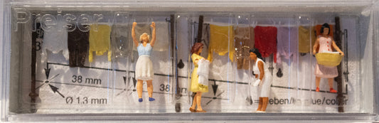 Preiser HO #10741 Women Hanging Laundry -- 4 Women and 2 Clothes Lines