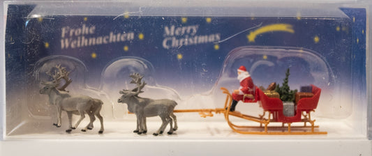 Preiser HO #30399 Christmas Sleigh -- Includes Santa, Packages & 4 Reindeer