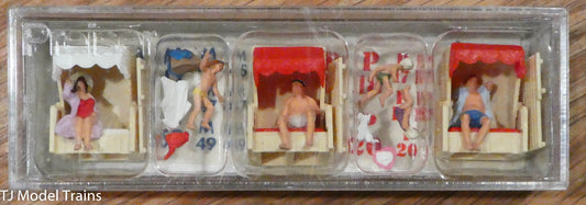 Preiser HO #10427 In the Beach Chir (Figures)