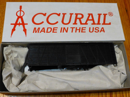Accurail HO #4300 (40' wd Box Metal End) (Car may be Black or Red)