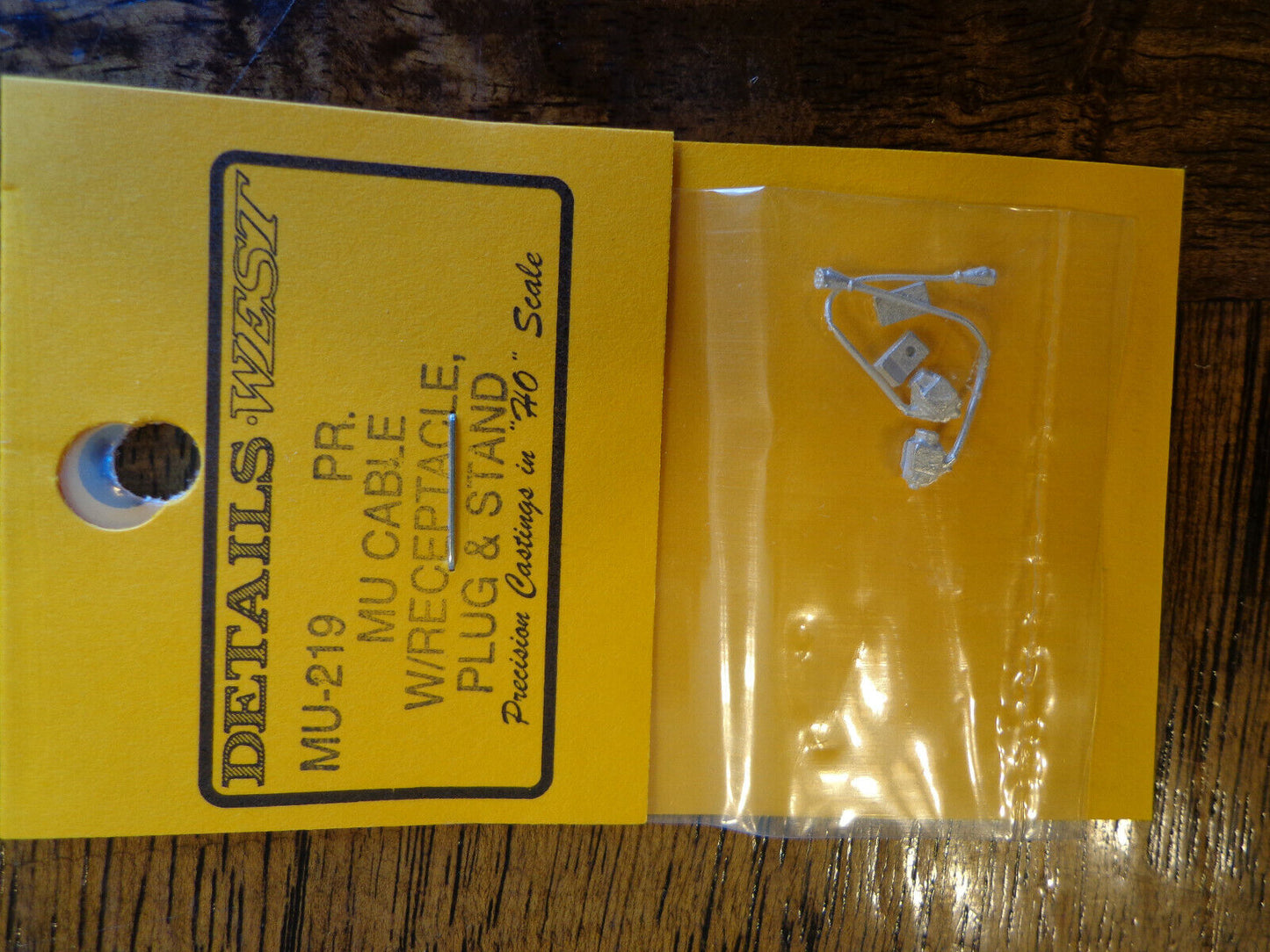 Details West HO #219 MU Cables -- 1 Each Receptacle Single-Plug & Stand