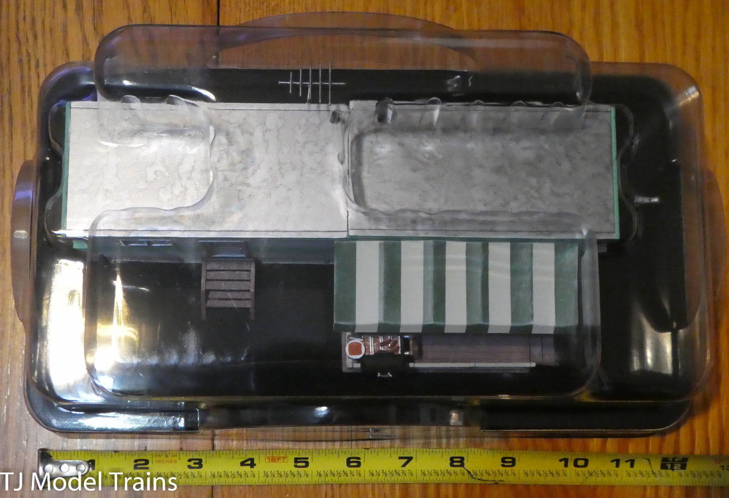 Woodland Scenics O #5861 Grillin' & Chillin' Trailer (Built Up)