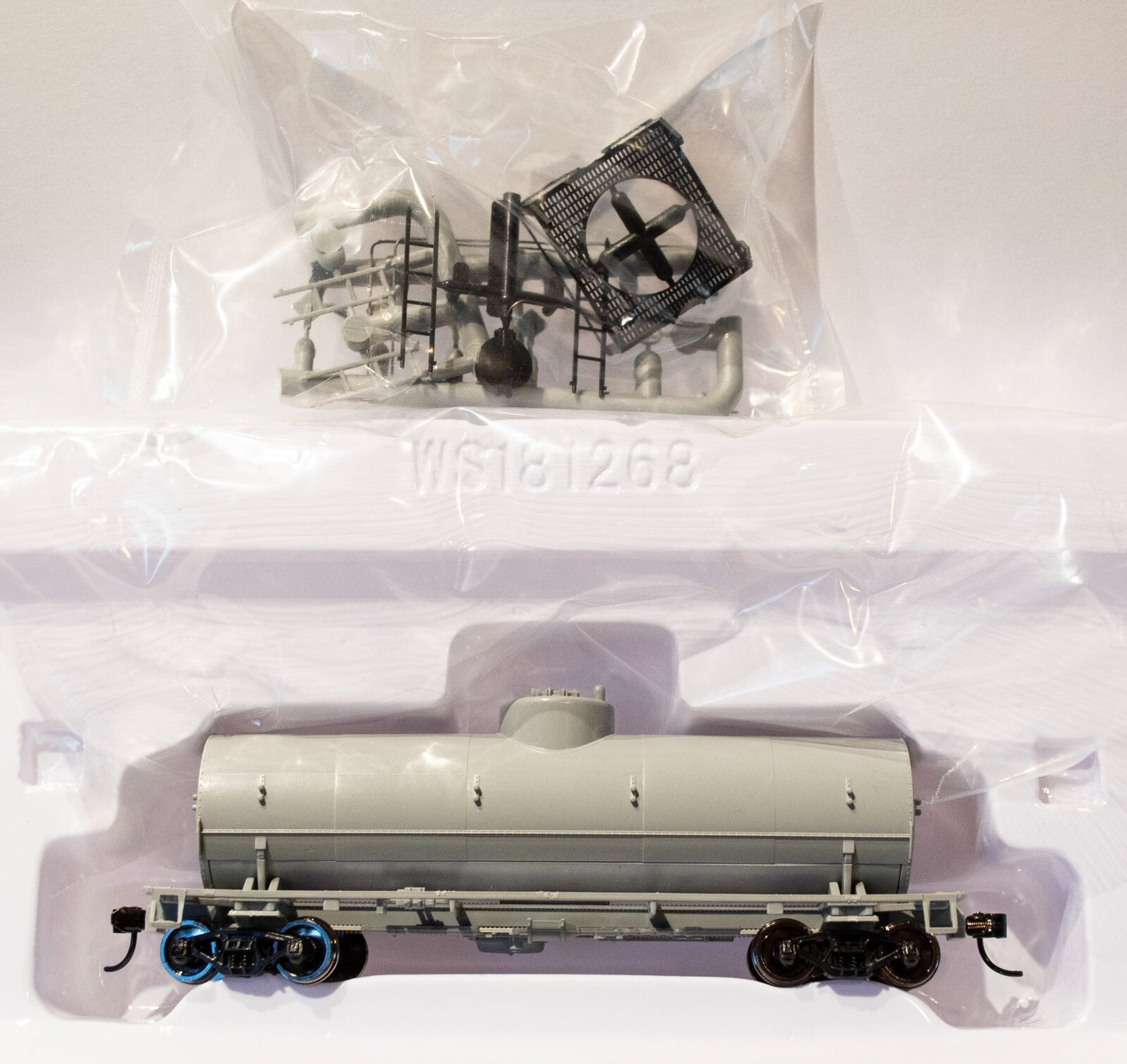 Walthers HO #910-48400 36' 10,000-Gallon Insulated Tank Car w/Large Dome, Bolted
