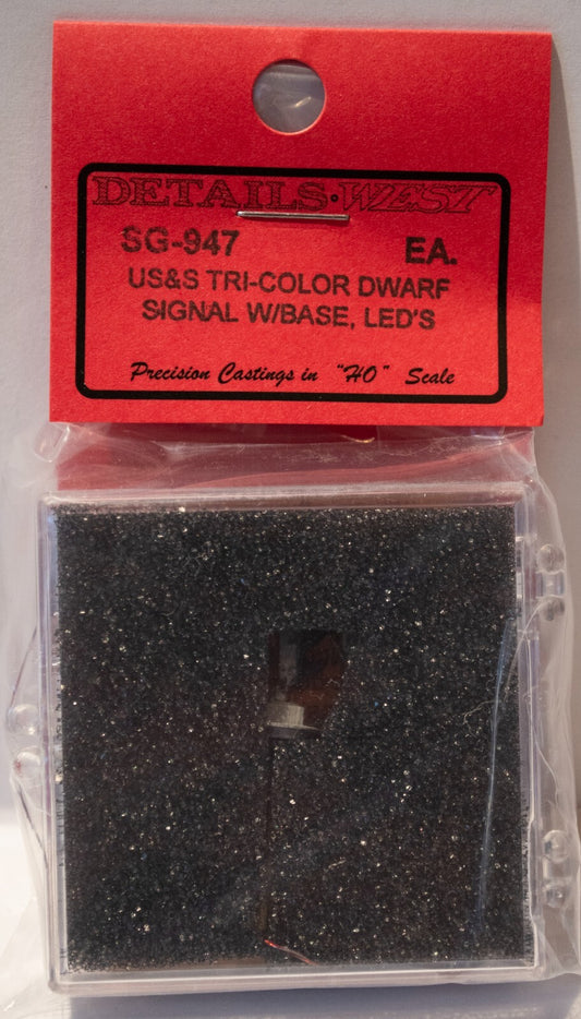 Details West#947 US&S Tri-Color Ground Dwarf LED Signal w/Base - Asse (All Scale