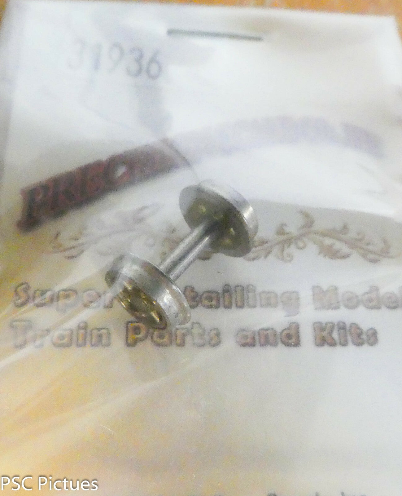 Precision Scale HOn3 #31936 Wheel Set, Flush Axle, Insulated 1-Side, Brass Cente