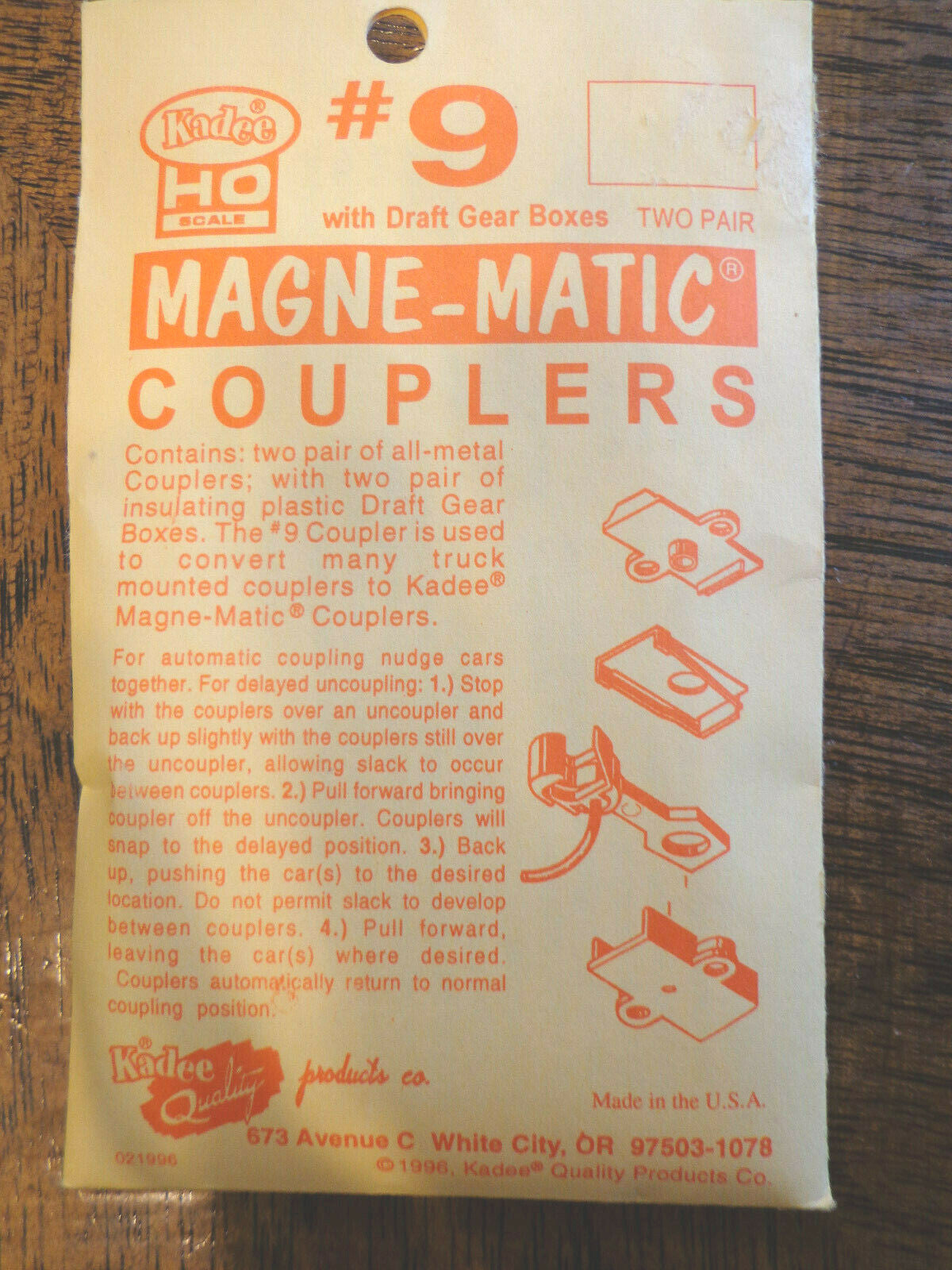 Kadee HO #9 Universal Magne-Matic - Couplers w/Draft Gear Boxes #0009