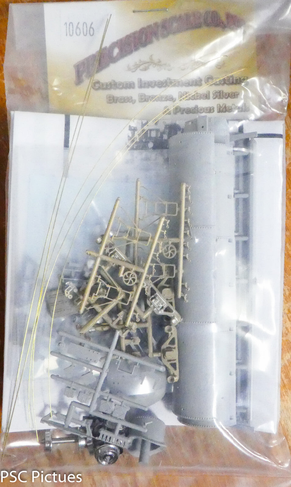 Precision Scale HOn3 #10606 UTLX Frameless Tank Car, w/Brass Trucks and Ladders