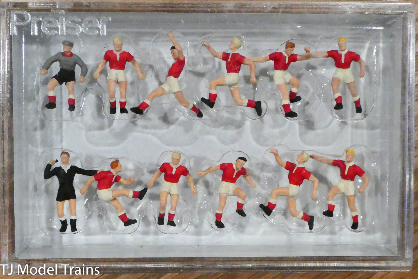 Preiser HO #10075 Soccer Team and Referee, Red Shirts, White Shorts (12 Figures)