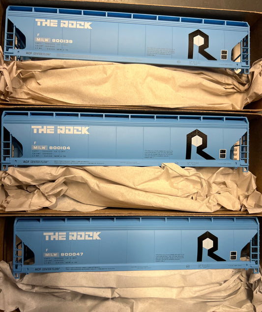 Accurail HO #8143 Rock Island w/Milw Rd reporting marks (3pack)