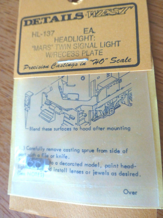 Details West HO #137 Twin Signal Light  Flush Mount Mars (White Metal)