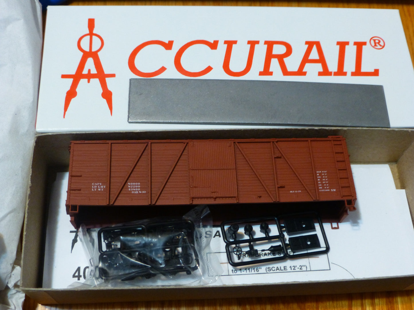Accurail HO #7099 (40' OB wd box 6 pnl) DATA OXIDE