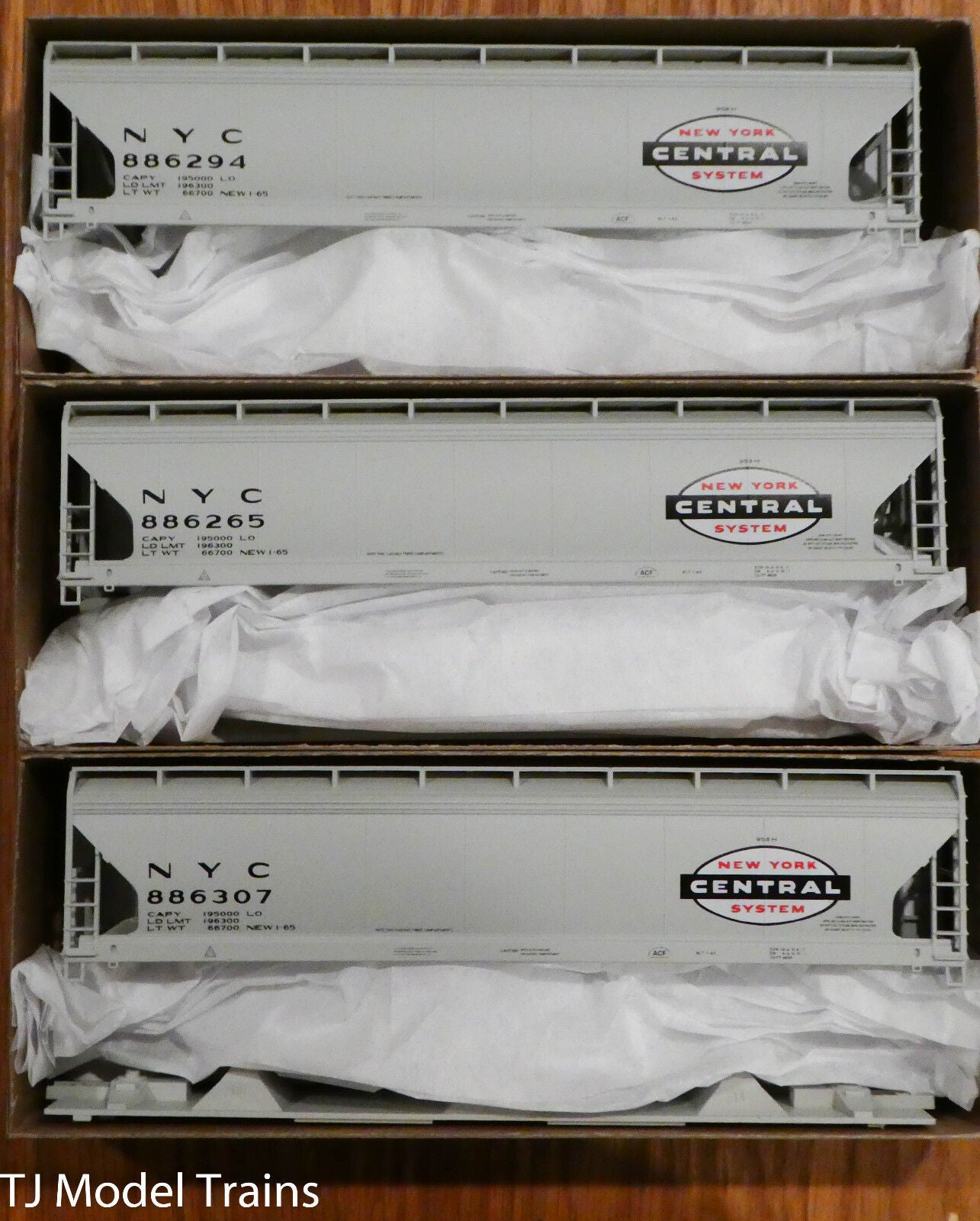 Accurail HO #8100 New York Central (3 Bay ACF Covered Hoppers)