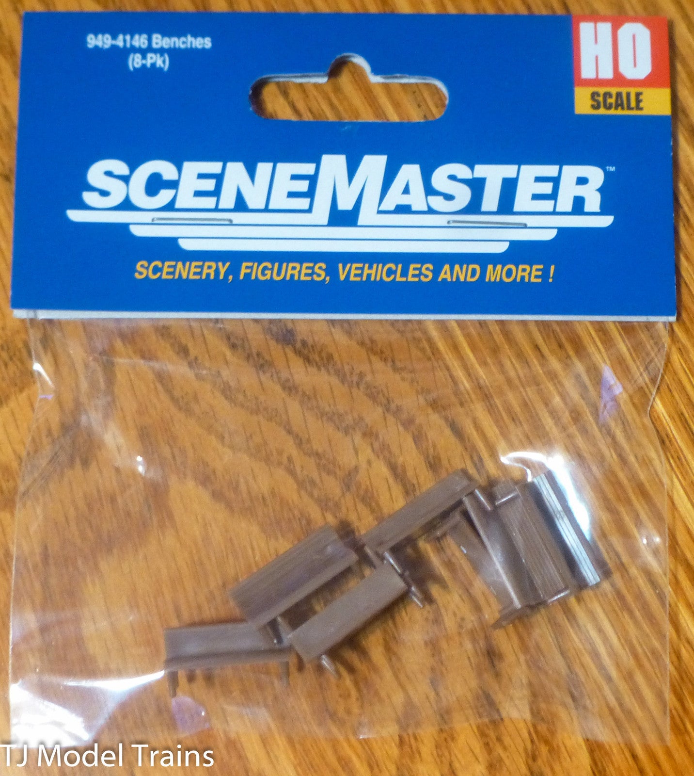 Walthers #949-4146 Benches -- (8 Benches in package) Plastic