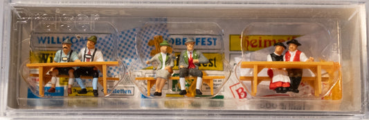 Preiser HO #10449 Oktoberfest Goers #2 Seated At Tables -- pkg(6)
