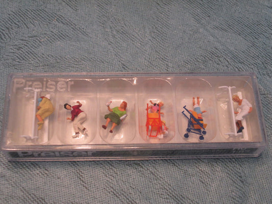 Preiser HO #10522 Seated Women, Carriages, Benches (4 W
