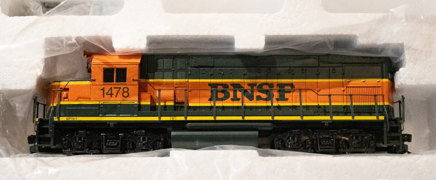 Walthers HO #931-2500 EMD GP15-1 - Standard DC -- Burlington Northern Santa Fe (