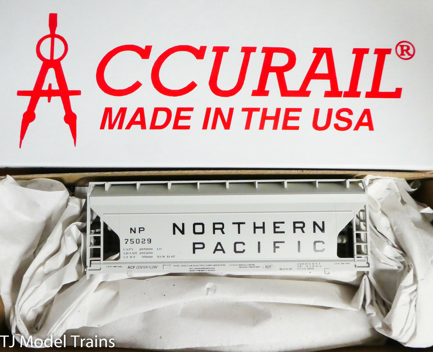Accurail HO #2206 Northern Pacific (2-Bay ACF Covered Hopper) Plastic Kit