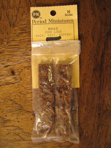 Period Miniatures N #865 Junk Load 42' Hopper Bachmann